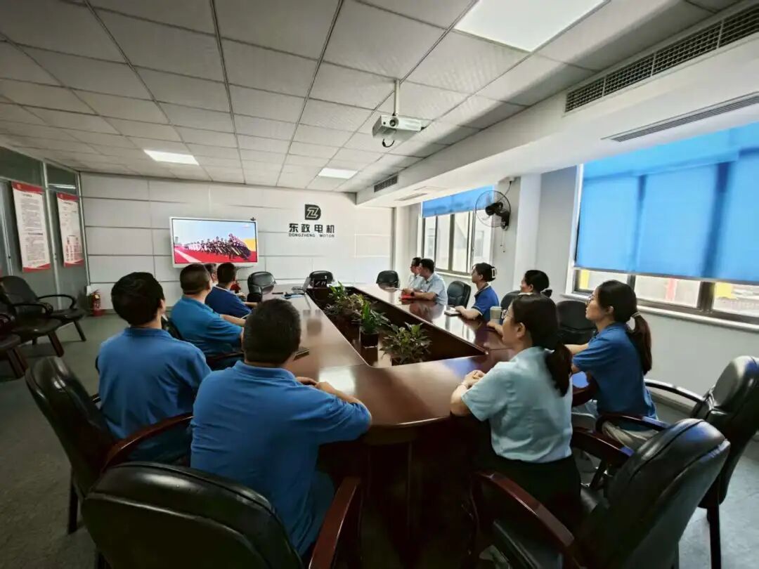 黨員齊聚 | 共觀閱兵盛典，汲取奮進(jìn)力量